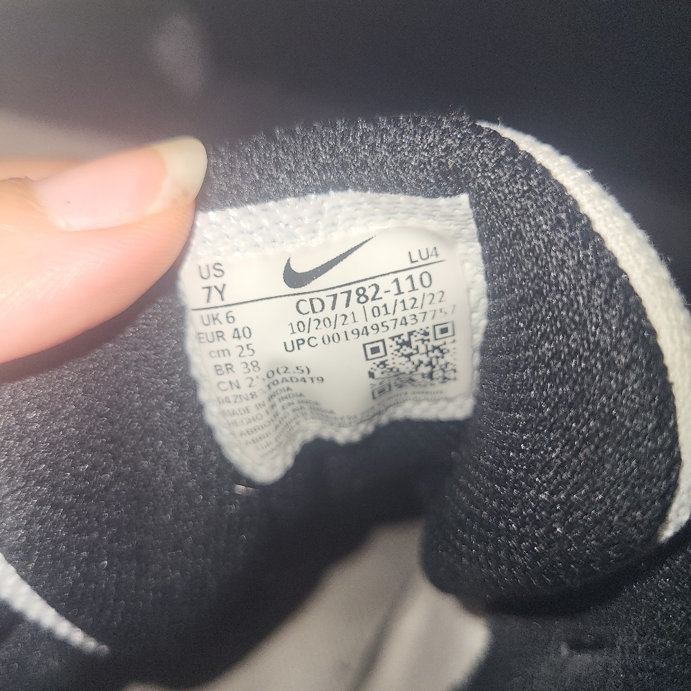 Boys Nike Sneakers - Picture 6 of 6
